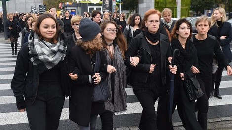 Schwarz heißt bunt — Solidarität mit polnischen Frauen auch in Berlin